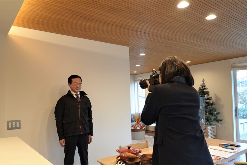 取材 山陽新聞 福成展示場 杉板天井